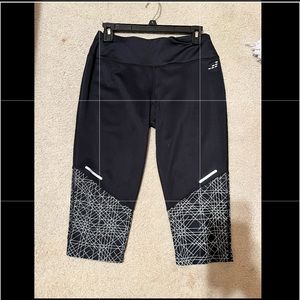 Short black leggings